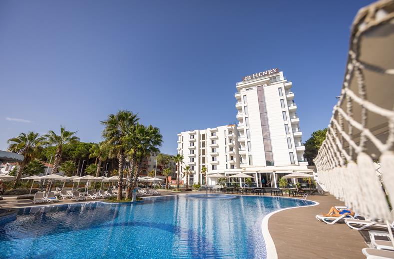 Henry Resort & Spa Golem Albanië