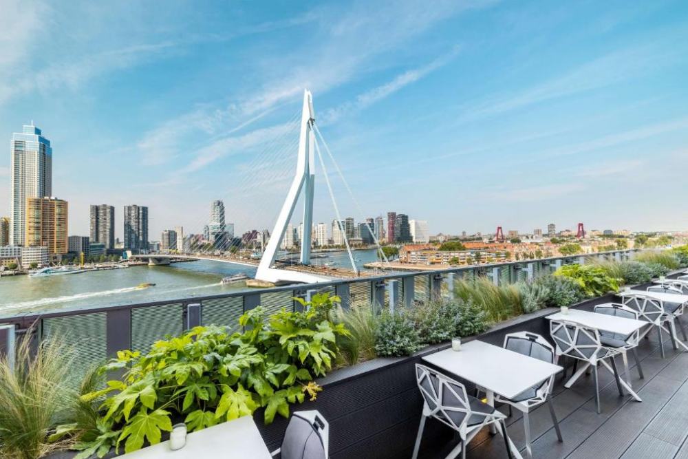 Wat is het beste hotel aan het water in Rotterdam?